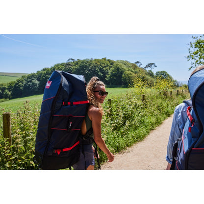 https://kajaktiv.se/wp-content/uploads/2018/08/Red-Paddle-Co-ATB-Transformer-Board-Bag-SUP-vaska-lifestyle-2.jpg